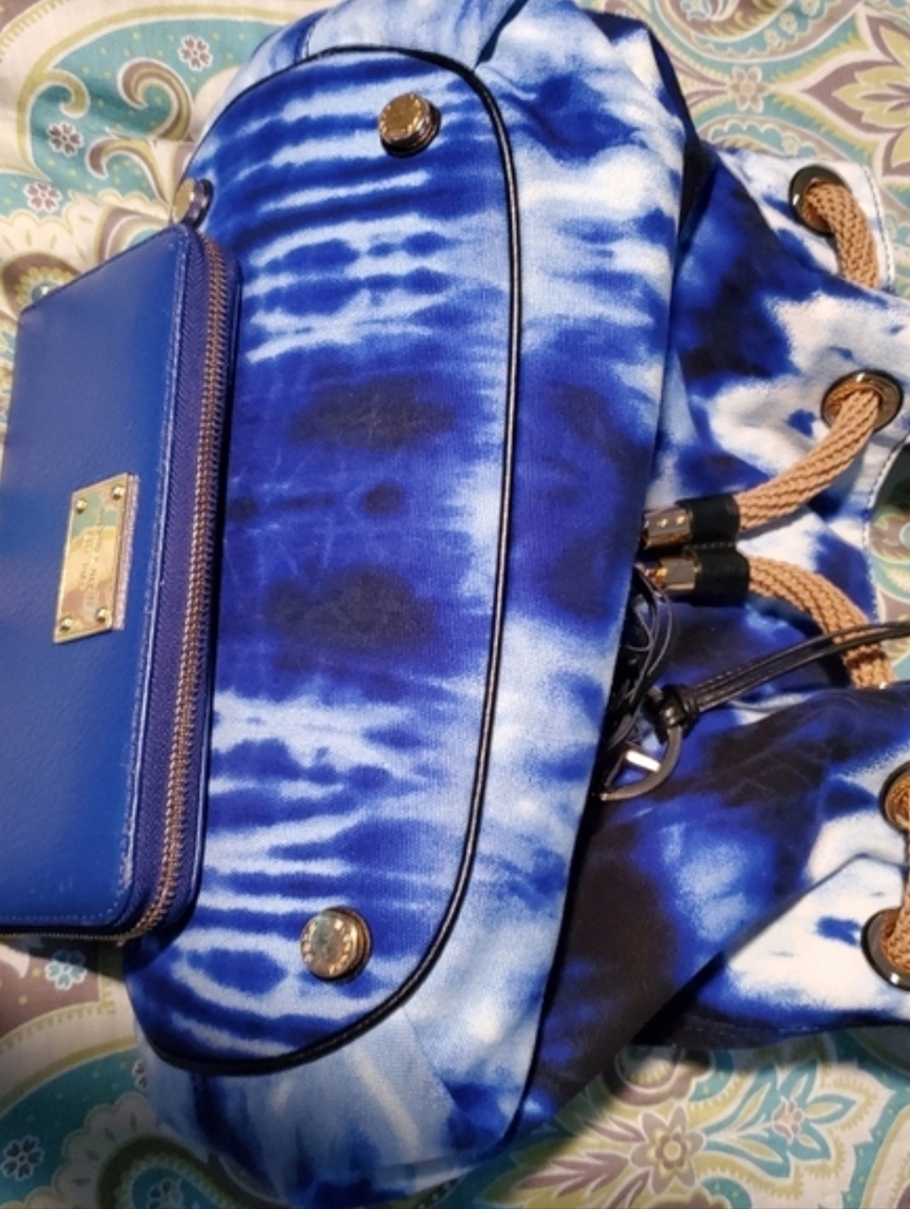 EUC Michael Kors Lrg Blue Tie-Dye Drawstring Shoulder Bag w/matching Wallet SET - Picture 11 of 13